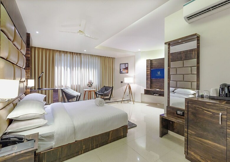 Aura One Hotel