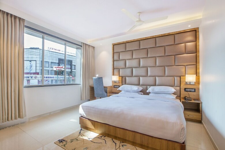 Aura One Hotel