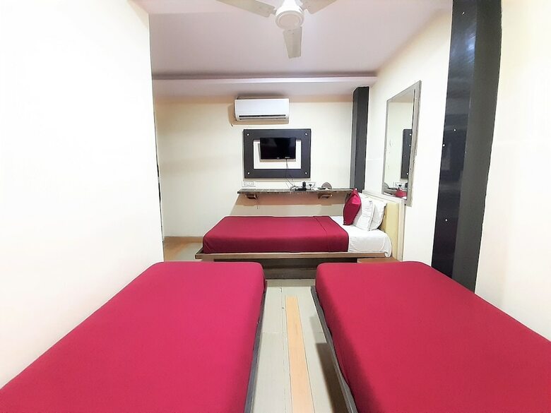 Hotel Hexa Sai Residency