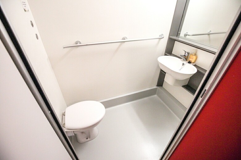 Hotel Popup Bath