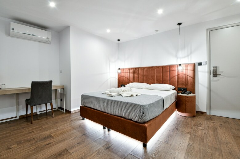 Hotel Aeolos Luxury Suites