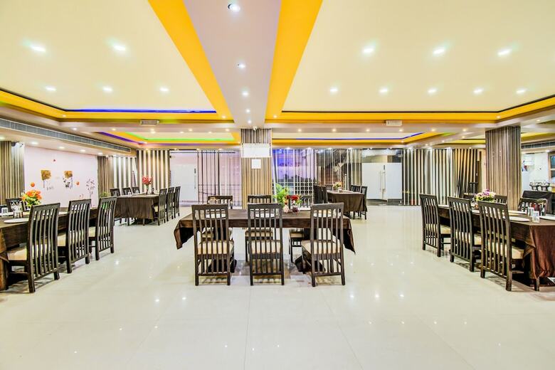 Fabhotel Banaras Darbar