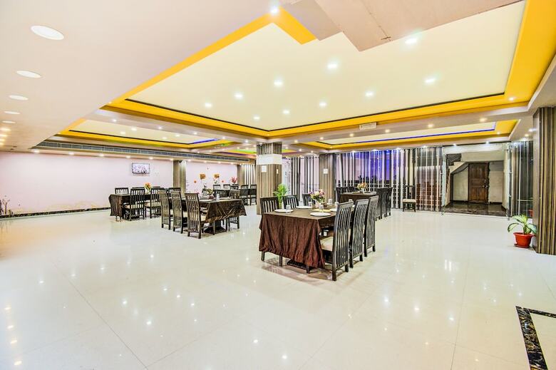 Fabhotel Banaras Darbar
