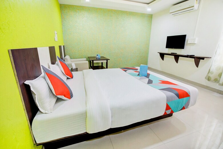 Fabhotel Chirom Palace