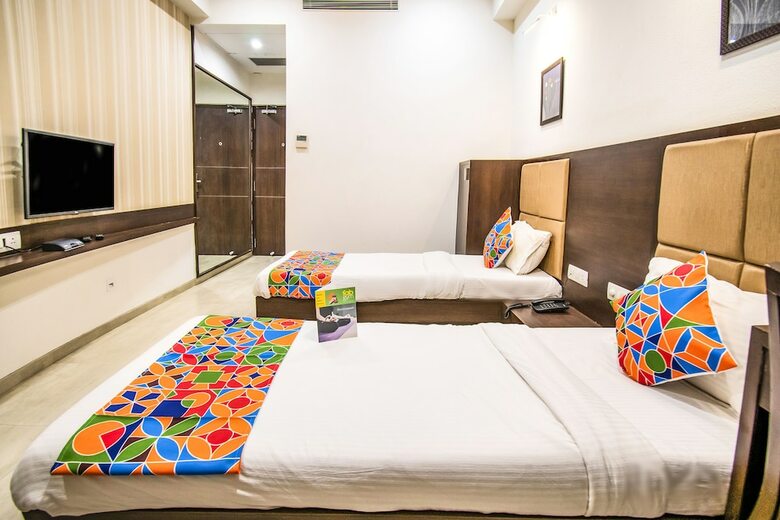 Fabhotel Flora
