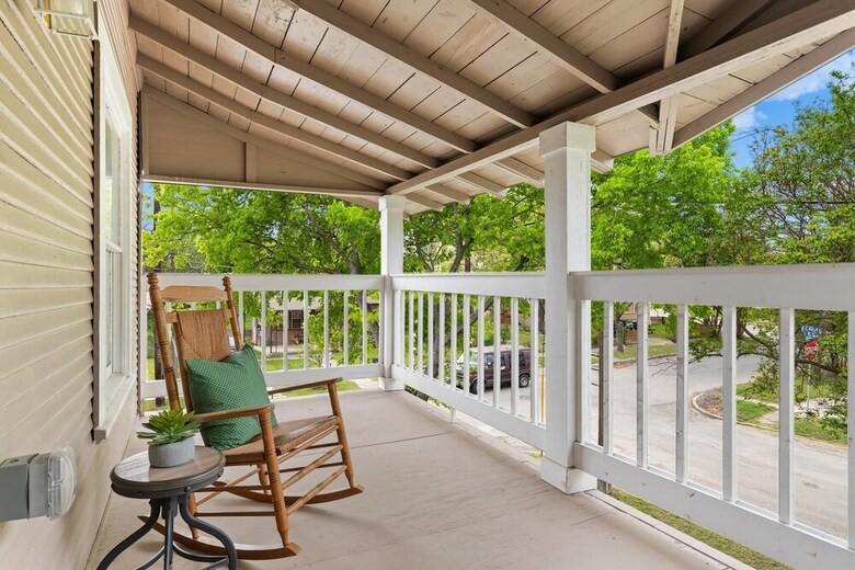 River City Retreat Best Location, Sleeps 4!
