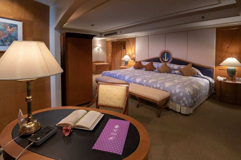 Montien Riverside Hotel
