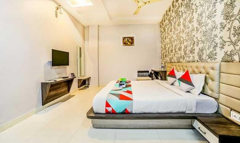 Fabhotel Golden Village
