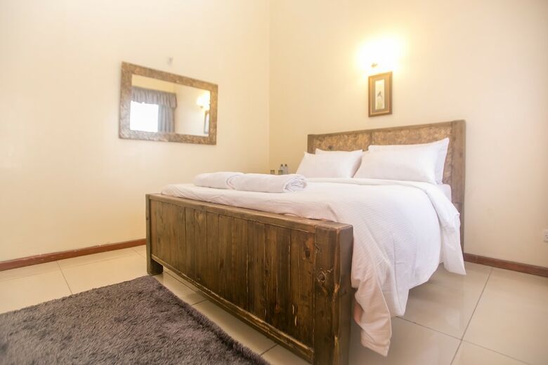 Lux Airport Inn