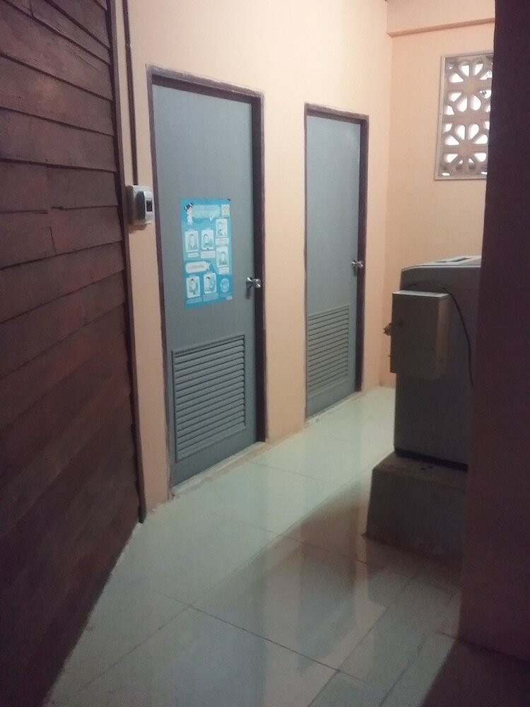 Hostal Arunrat Guesthouse
