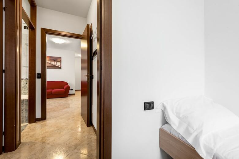 Suitelowcost Humanitas Apartment