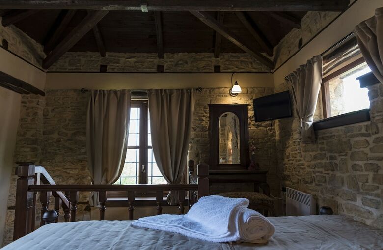 Hotel Paradosiako Saratsi