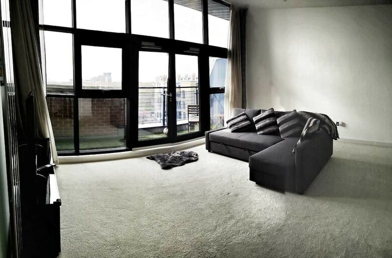 Southampton Ocean Village Apartment