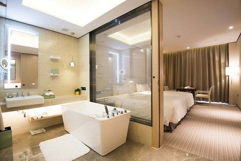Foshan Virtuous World Hotel