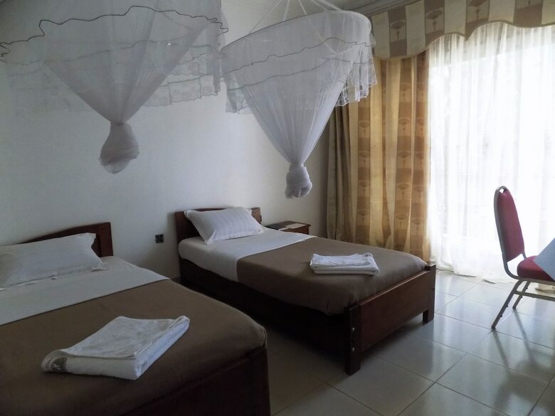 Kumi Hotel