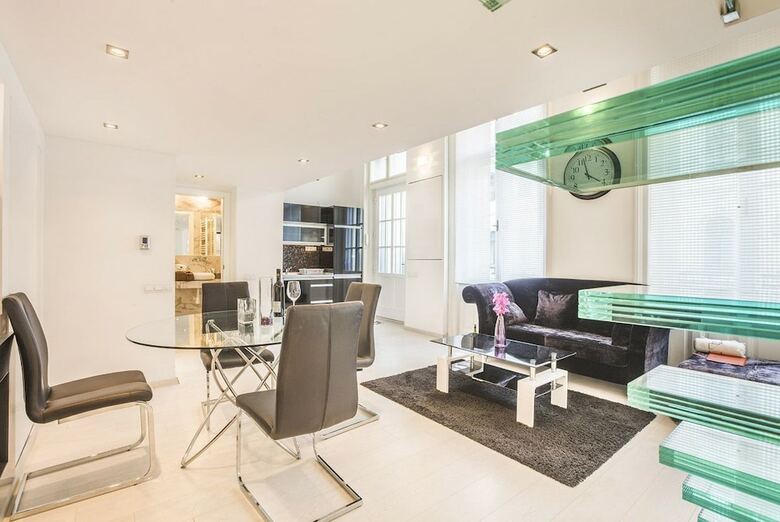 Enzo Capo Luxury Apartement