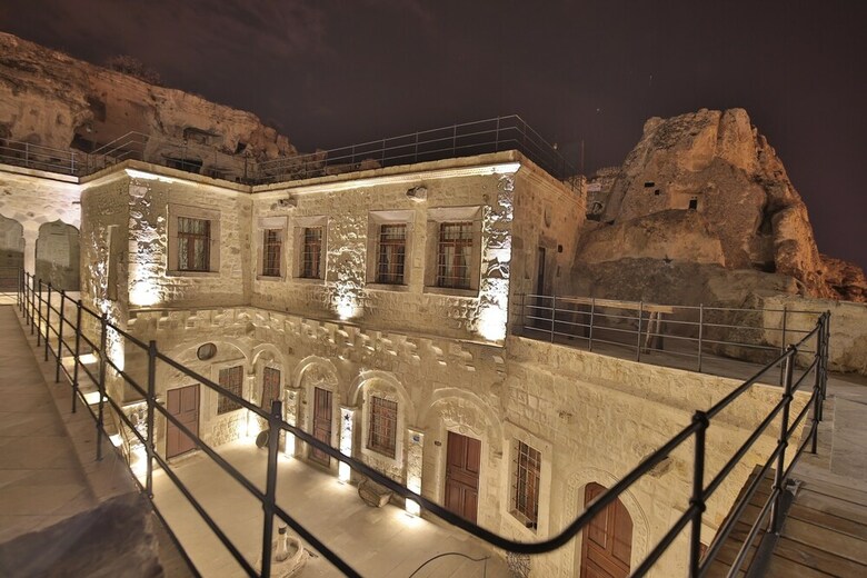 Hotel Taru Cave Suites