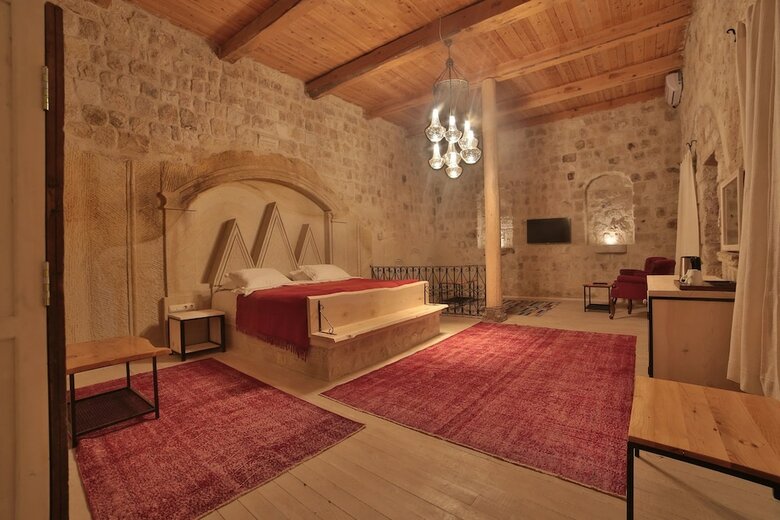 Hotel Taru Cave Suites
