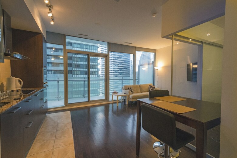 Stunning Suites - Modern Downtown Condo