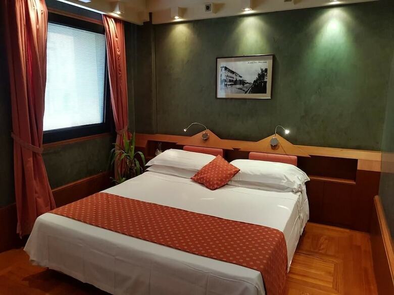 Hr Hotel