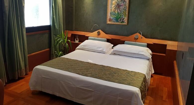 Hr Hotel