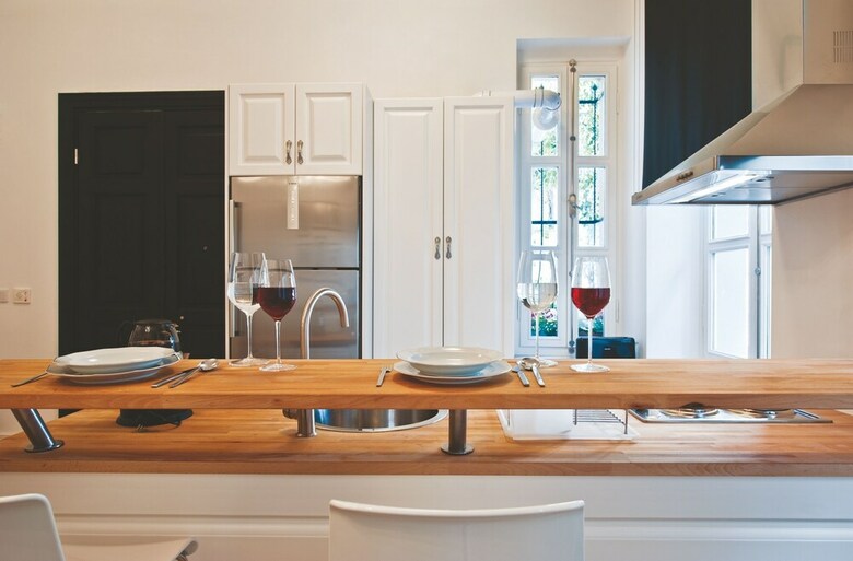 1 Bedroom Apartment W Kitchen