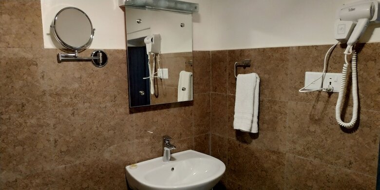 Hotel Heranya La:ku