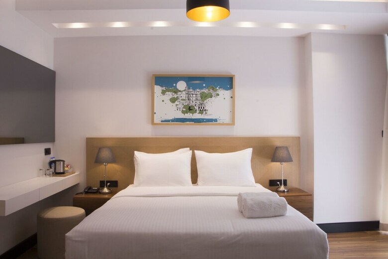 Four-g Hotel