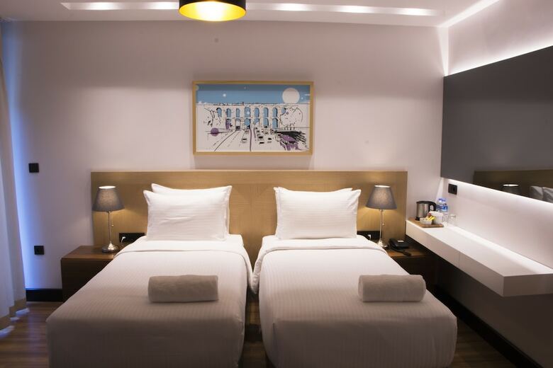 Four-g Hotel