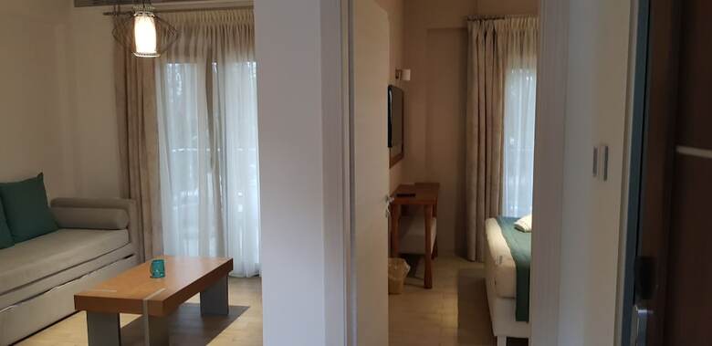 Aparthotel Hatzoudis Luxury Suites