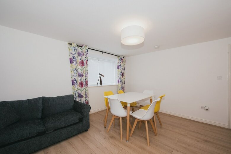 River Court Apartments (Peymans)