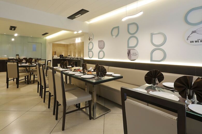 Hotel Summit