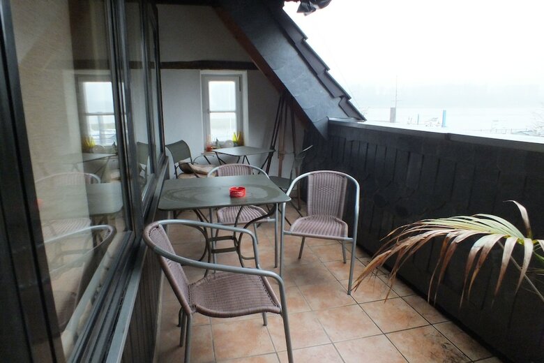 Rheinufer Lodge