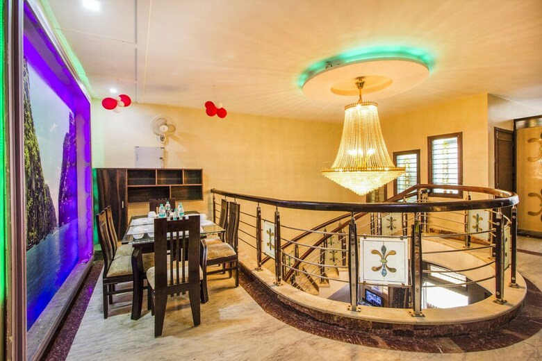 Hotel Fabexpress Queen Palace