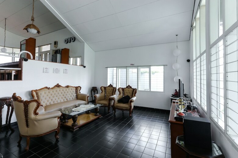 Hotel Oyo 610 Cisitu Valley Villa