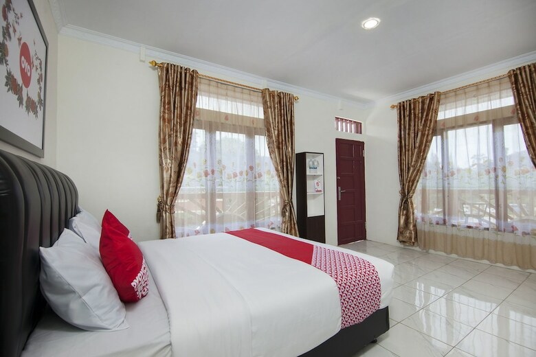 Hostal Oyo 559 3 Berastagi