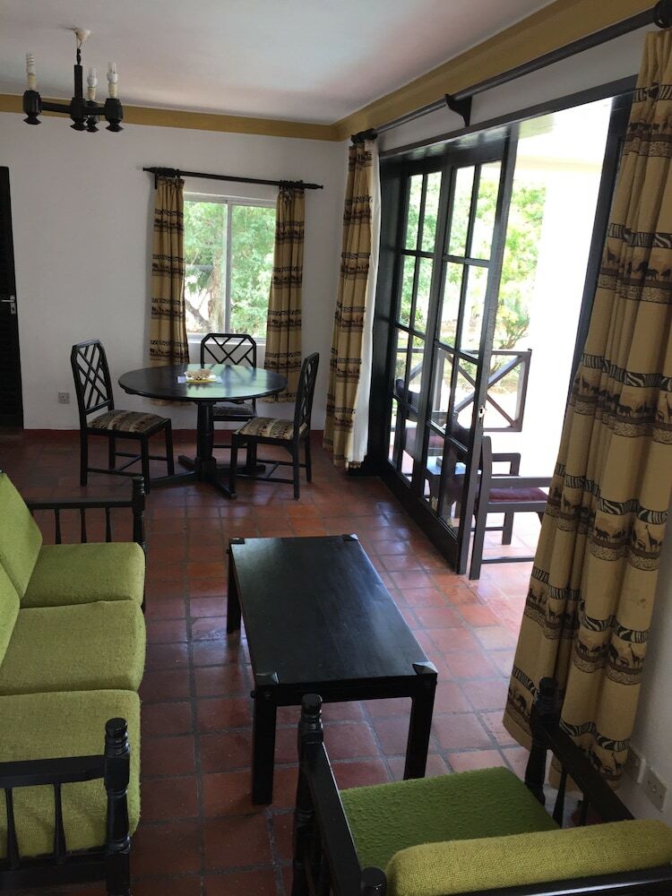 Aparthotel Wayside Beach Diani