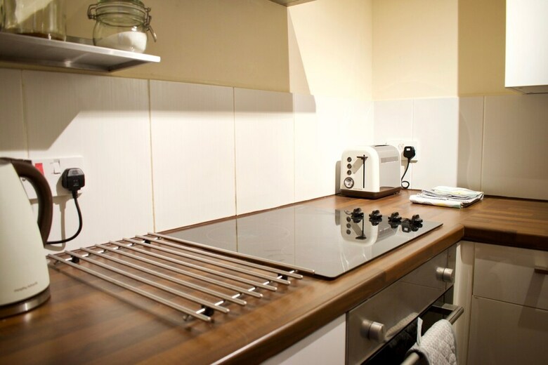 2 Bedroom Flat In Leith