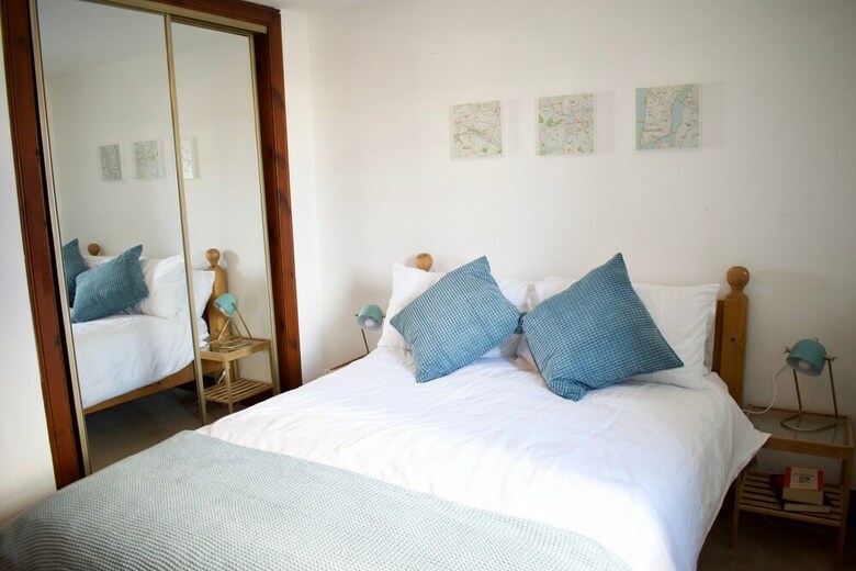 2 Bedroom Flat In Leith