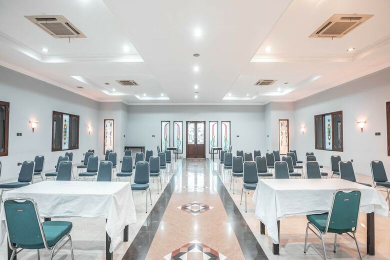 Oyo 686 Bunga Karang Hotel