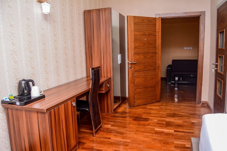 Mahogany Hotel And Suites