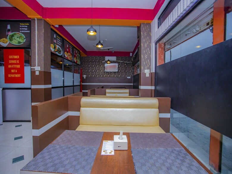 Oyo328 Premier Hotel Lounge & Restaurant