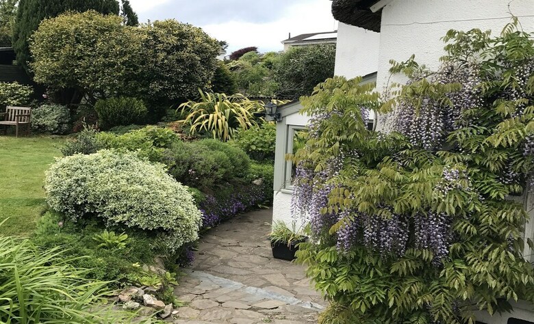 Perrymans Cottage 4 Bedrooms Sleeps 9
