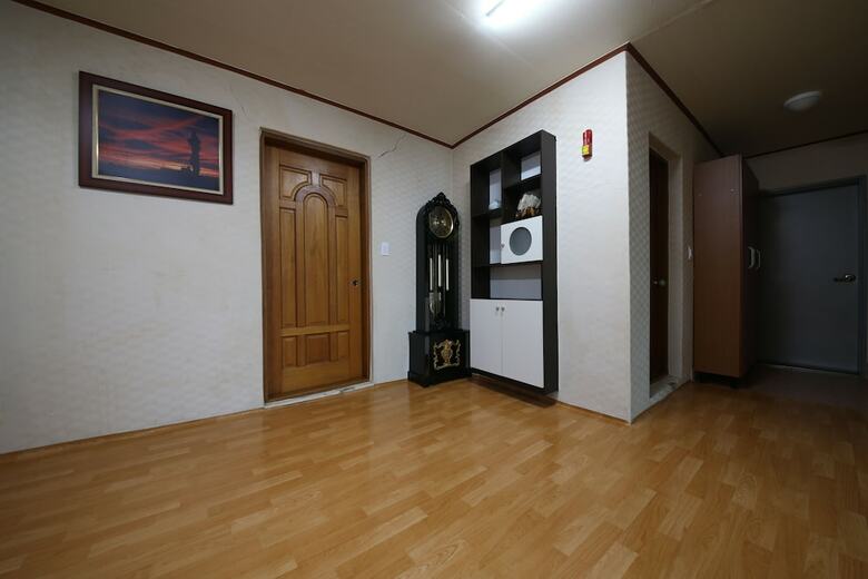 Hotel Secret House