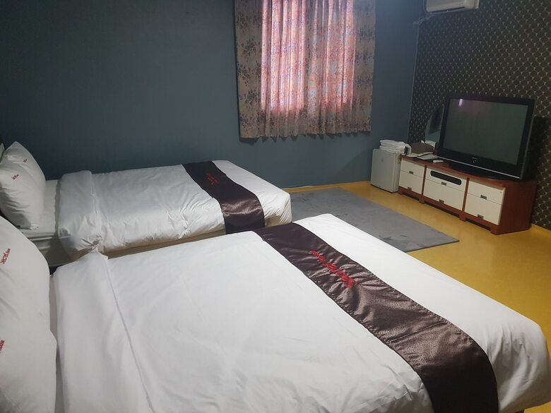 Hotel Secret House
