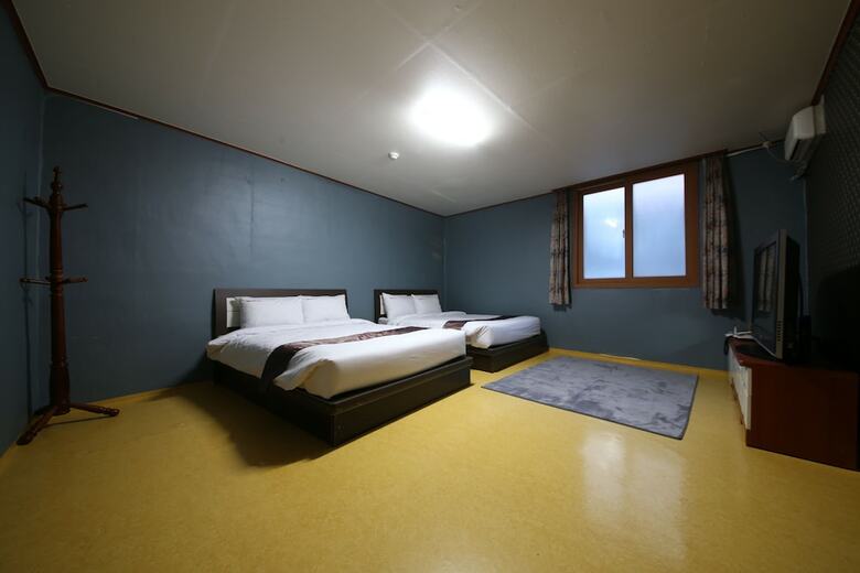 Hotel Secret House