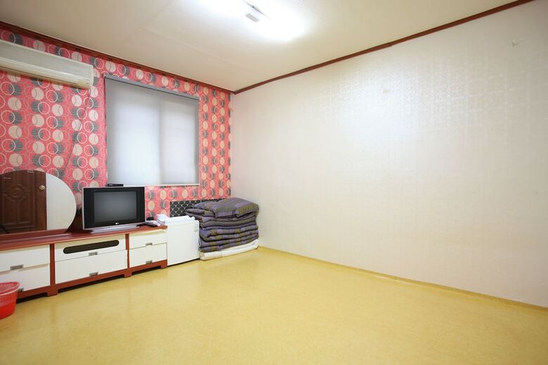 Hotel Secret House