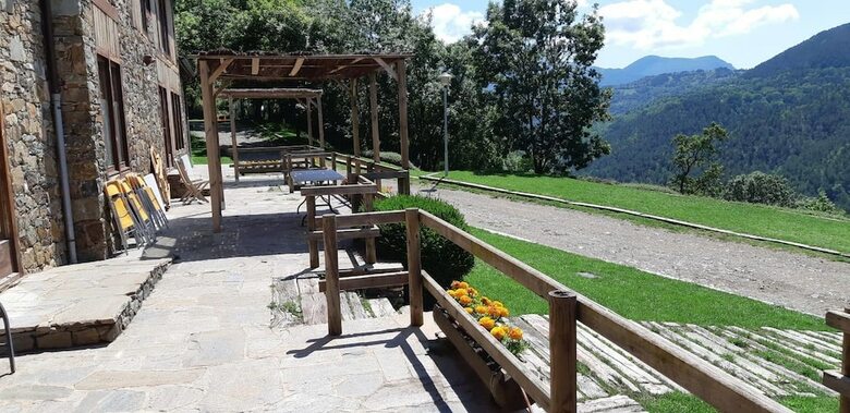 Apartamentos El Serrat Turisme Rural