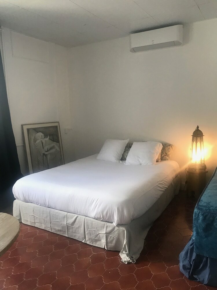 Moodz Hotel