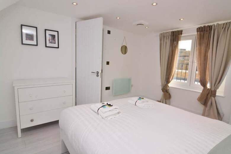 Macarena Wharf Apartments
